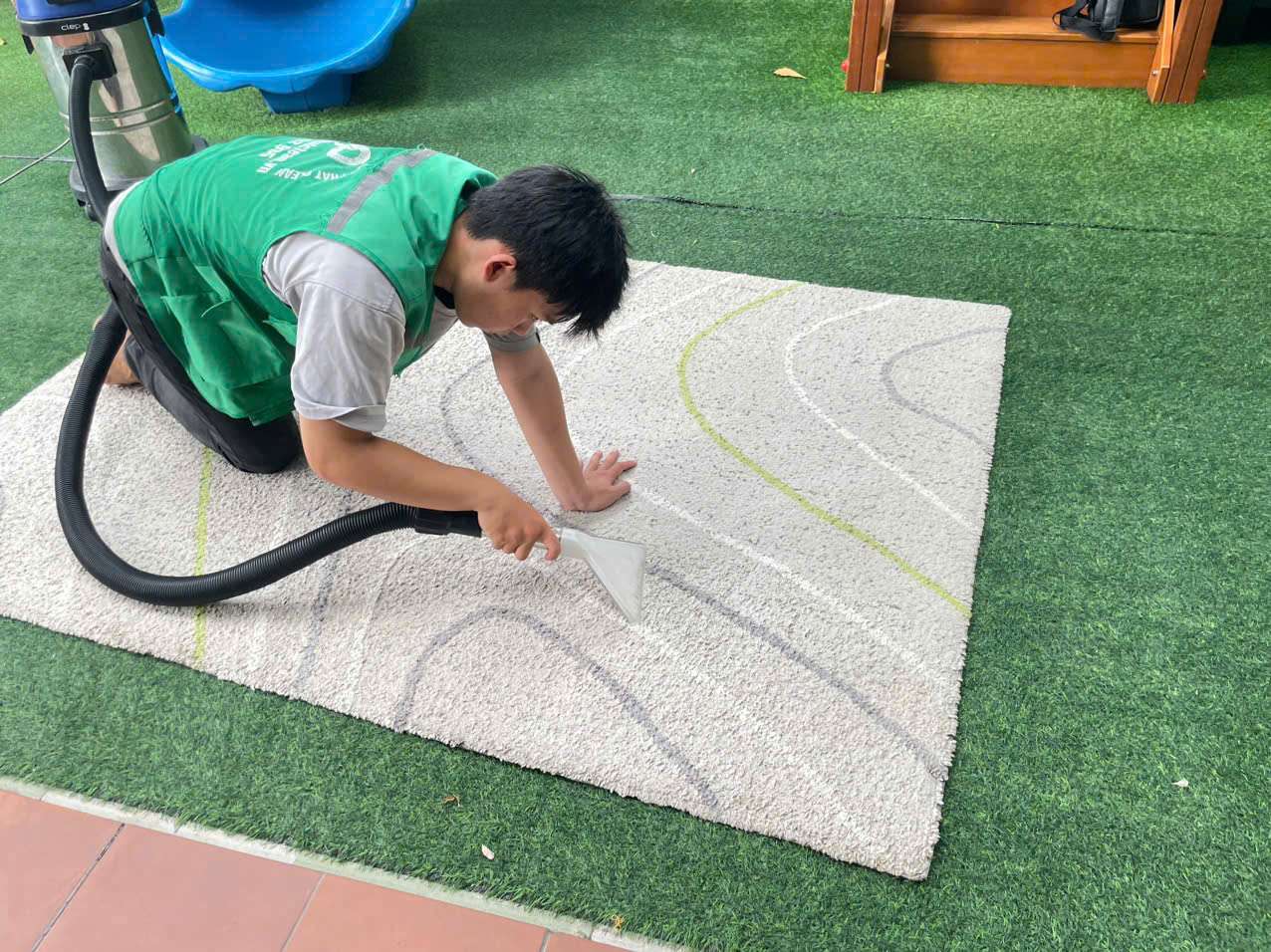 Máy hút công suất lớn vệ sinh thảm trang trí